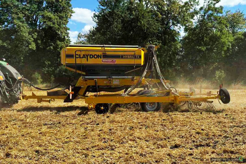 На Вінниччині показали посівний комплекс Claydon Hybrid T4 + Straw Harrow 7,5