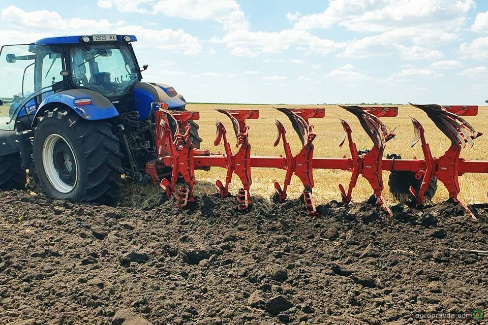 KUHN Multi-Master 153: міцний плуг для важких ґрунтів