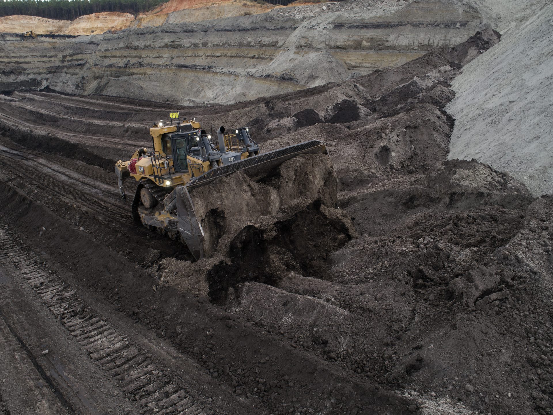 Новый Caterpillar D11 XE перемещает больше грунта при меньшем расходе топлива
