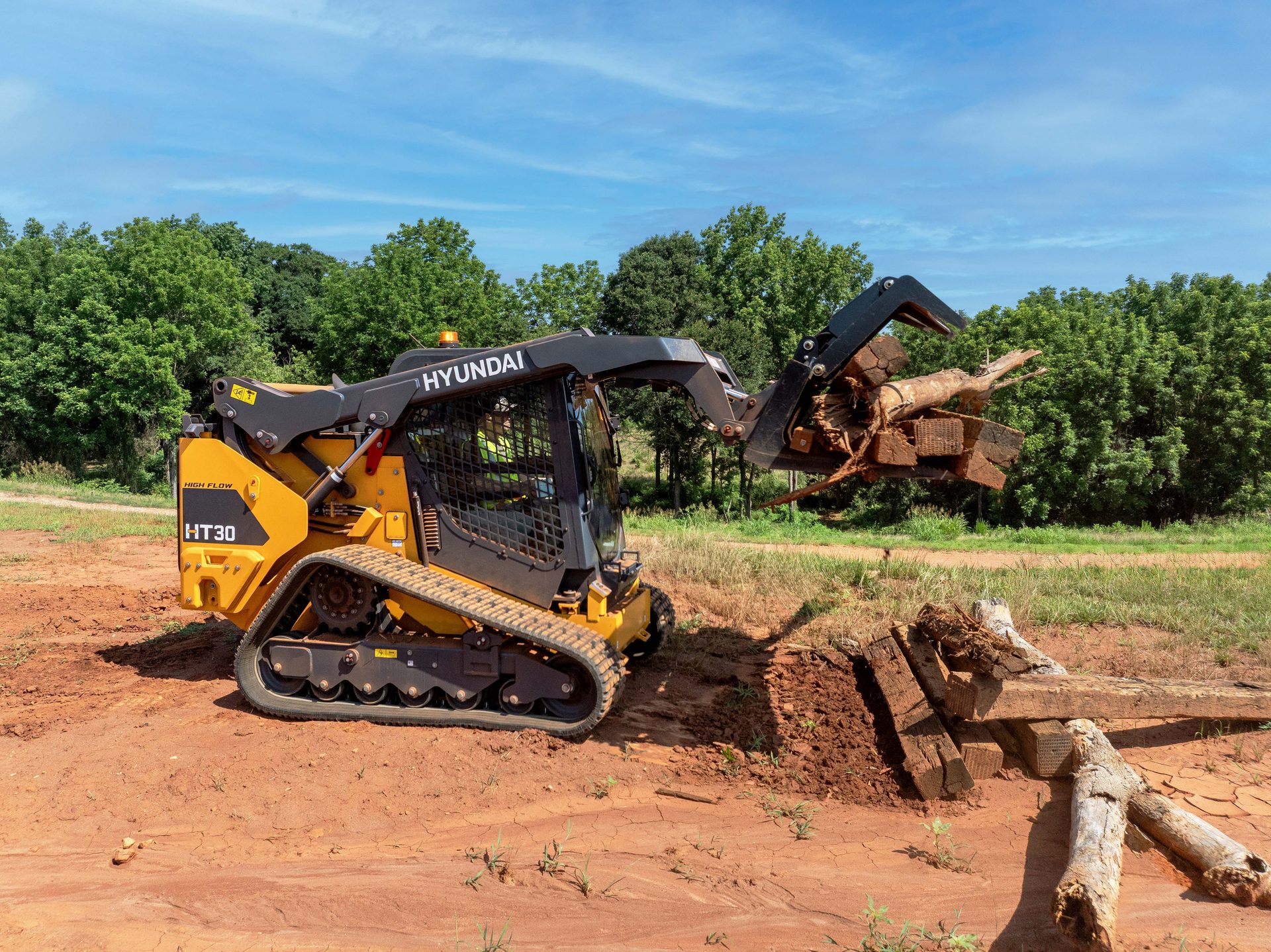 Hyundai HT30 CTL получил богатое стандартное оснащение
