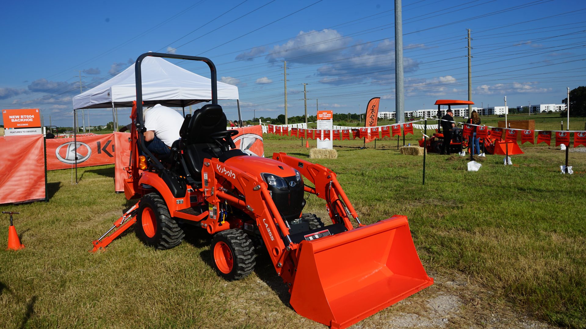 Kubota представила новую линейку субкомпактных тракторов BX90 Series