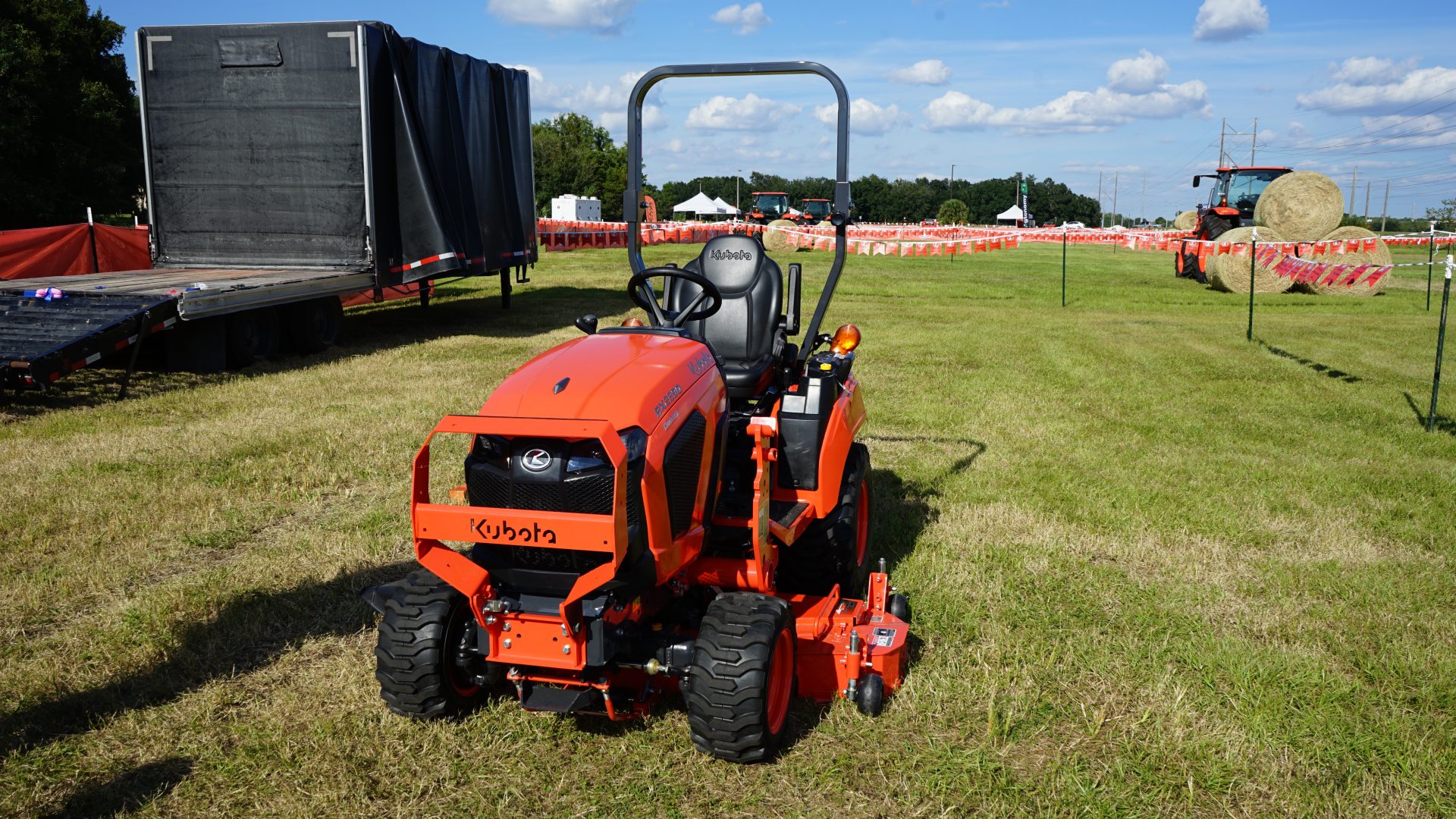 Kubota представила новую линейку субкомпактных тракторов BX90 Series