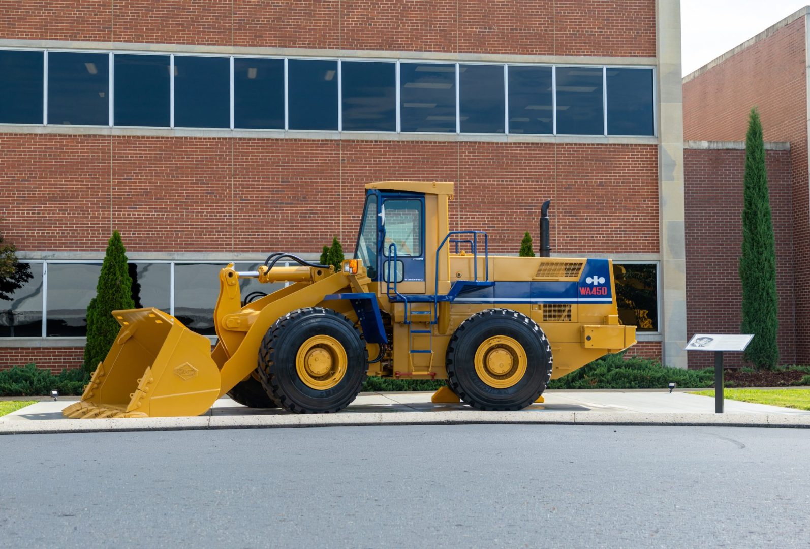 История погрузчика Komatsu Оти