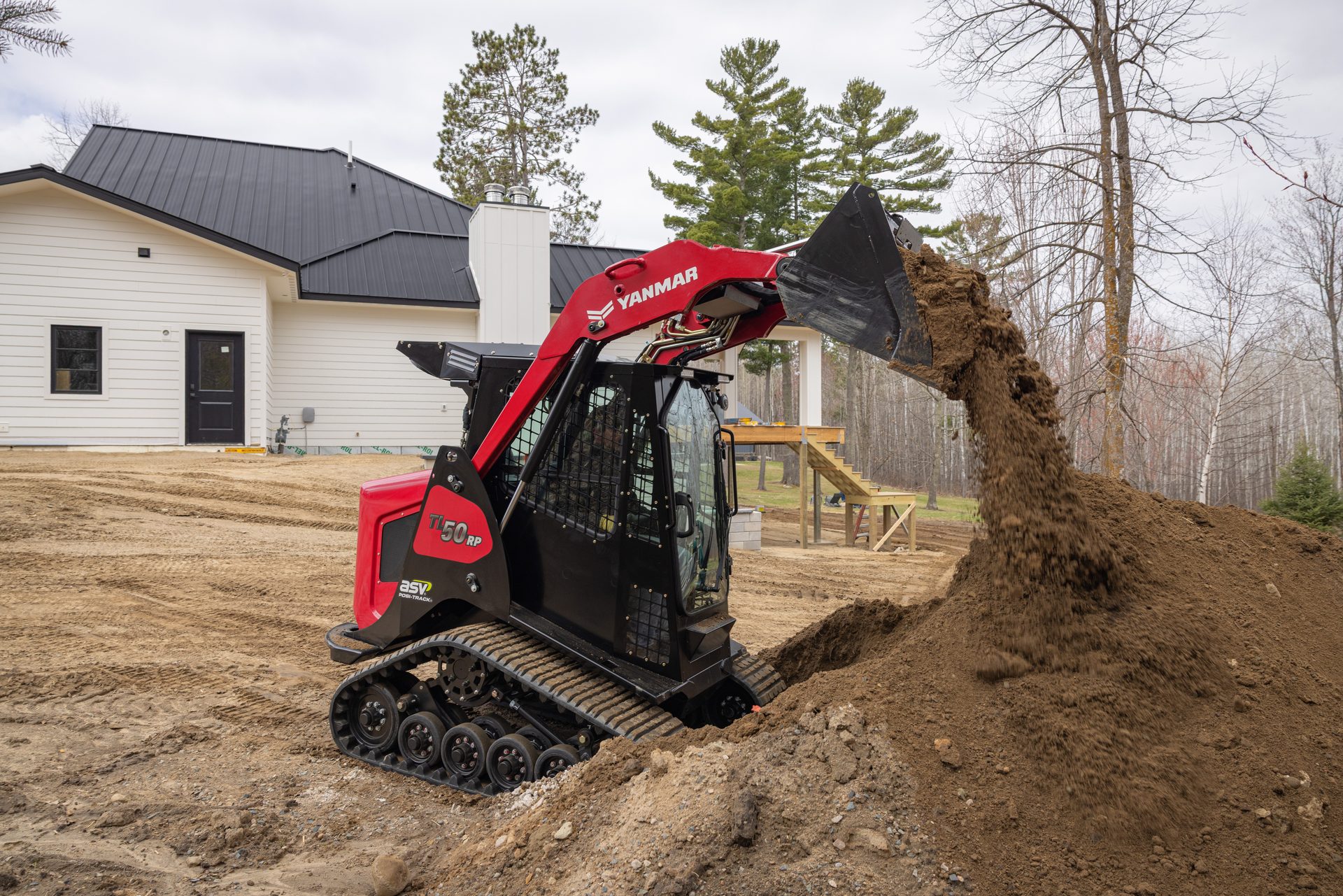 Yanmar представила тройку новых компактных гусеничных погрузчиков