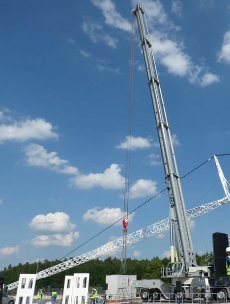 Автокран Tadano ATF600G-8 с трехсекционным гуськом