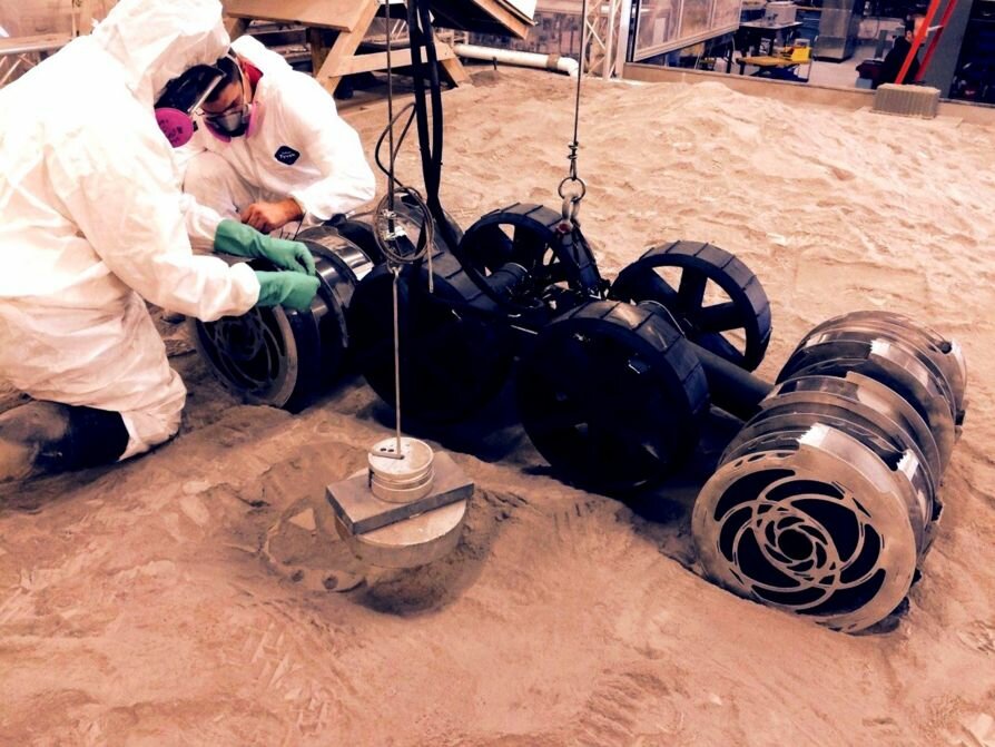Землеройный робот для Марса Advanced Surface Systems Operations Robot (RASSOR)